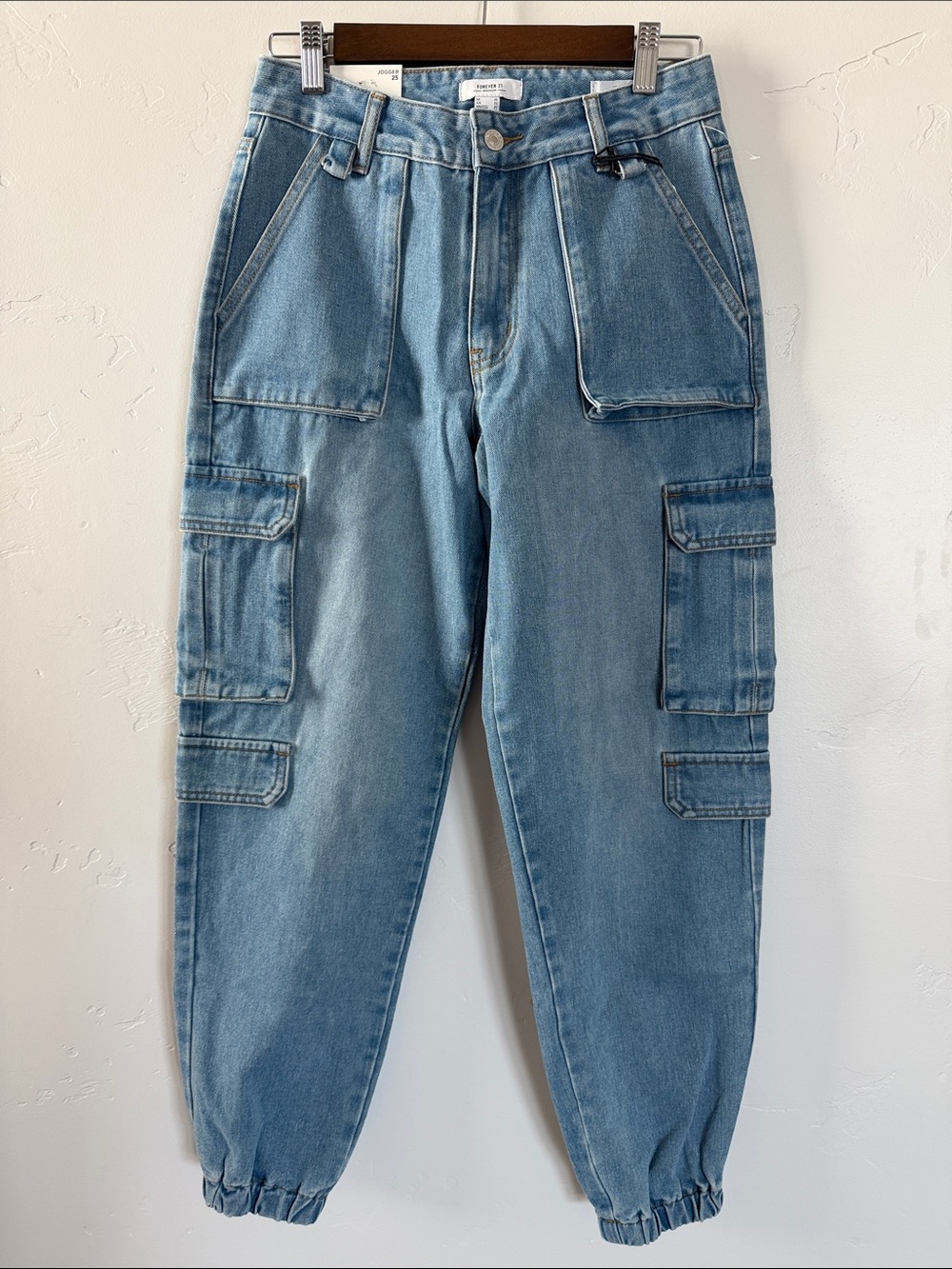 Forever 21 Jogger Jeans Fitted Waist Relaxed Hips Cargo Pocket 25x29